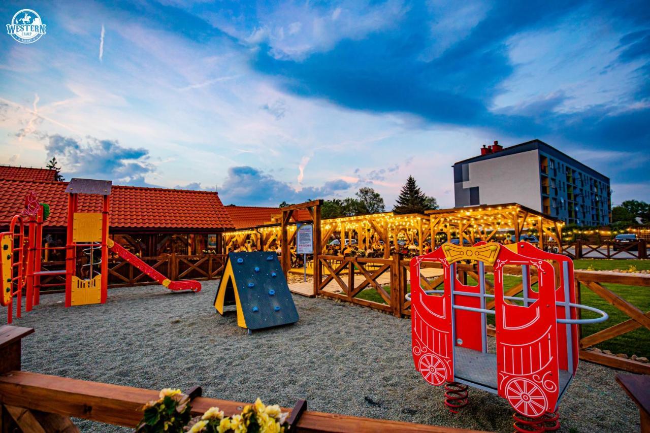 Western Camp Resort Zator Bagian luar foto