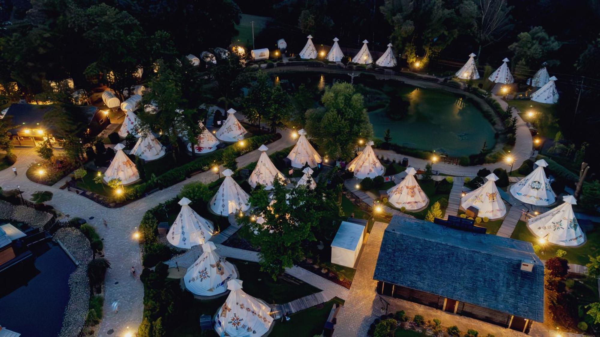 Western Camp Resort Zator Bagian luar foto