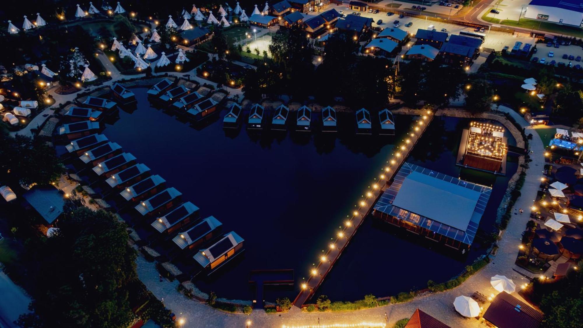 Western Camp Resort Zator Bagian luar foto